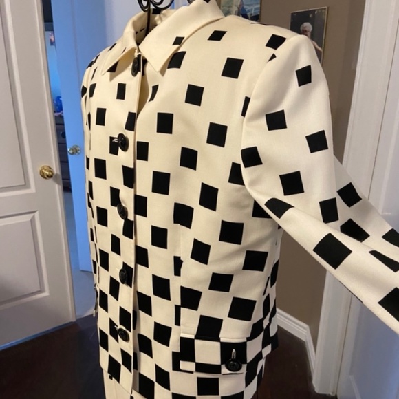 Vintage Versace100% Fine Wool Suit (Jacket & Skirt) Euro Size 44 GUC - Picture 2 of 16